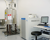 NMR室／核磁気共鳴装置