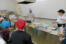 【健康栄養学科】フェニルケトン尿症の調理教室を開催しました。