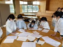 【薬学科】九州文化学園小学校　職業体験学習にて薬剤師のお仕事体験を行いました