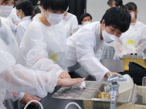 【薬学科】第11回高校生夏休み薬学研究体験が8月10日-11日に開催されました。