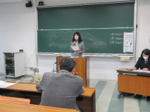 【大学院】博士論文公開試問会・修士論文中間発表会が行われました。