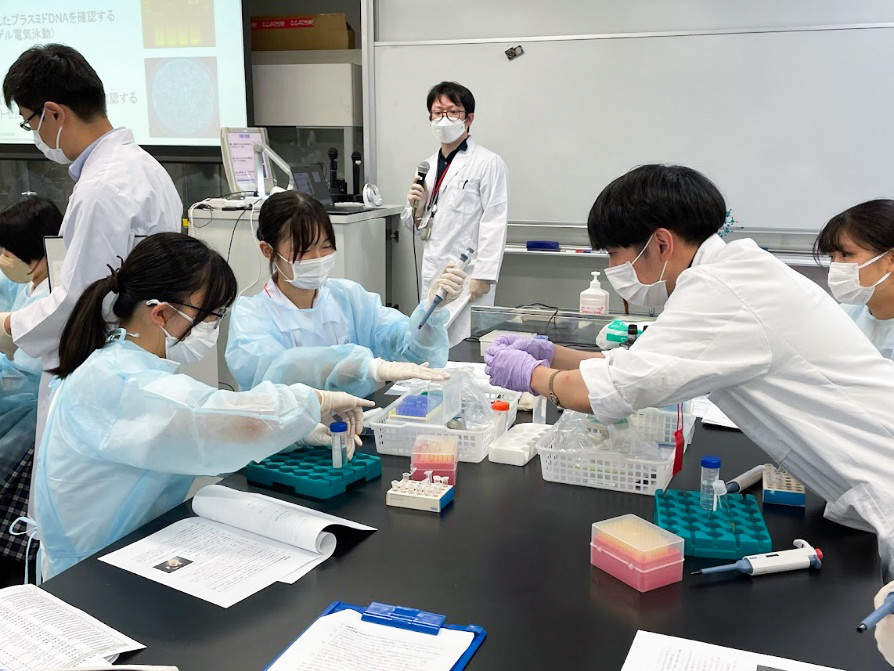【薬学科】第1２回高校生夏休み薬学研究体験が8月11日に開催されました。