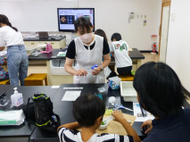 【薬学科】少年科学館「星きらり」とコラボし、夏休み子ども科学教室を開催しました。