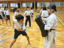 【大学総合】【NIUスポーツプロジェクト：レポート②】 10/21（月）九州文化学園小学校に本学の空手道部が訪問