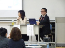 ２名の大学生と荒木先生、浦郷先生のトークセッション