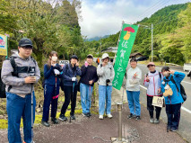 【学生生活】「NIUきのこ倶楽部」きのこ観察会（鹿島市）に出向きました