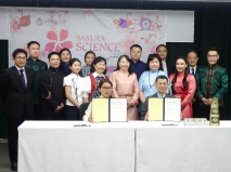 国際色豊かな雰囲気の中で行われた記念撮影