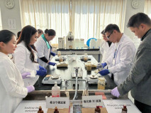 生薬学実習（生薬の鑑別）