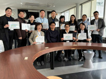 修了証授与式における記念撮影