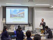 藤田薬学部長による長崎国際大学薬学部の説明