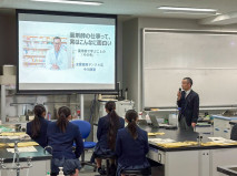 西田薬学部長による長崎大学薬学部の説明