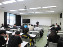 【社会福祉学科】社会福祉学科4年生 卒業研究中間発表会を開催しました