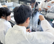 【健康栄養学科】夏休み恒例の科学体験教室を開催しました!!