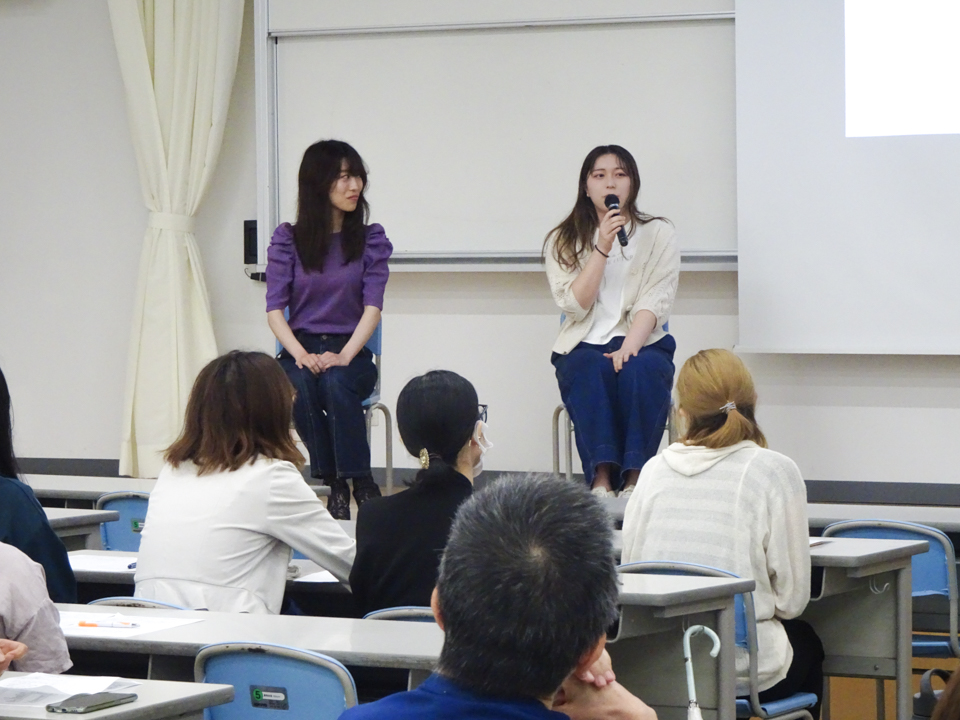 ２名の大学生と荒木先生のトークセッション