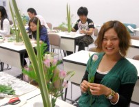 【国際観光学科】 日本文化「華道」「日本料理」の実習をしました