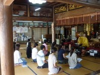 留学生が「禅寺合宿」を行いました。