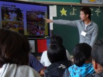【異文化理解教室】中国、韓国、ベトナムの歴史・文化を学ぶ－波佐見町立東小学校でNIU異文化理解教室を行いました。