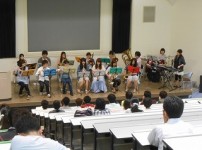 【吹奏楽部】学内でミニコンサートを開催しました。