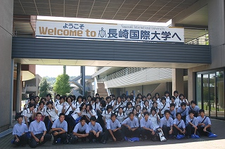 県立大村城南高等学校1年生の皆さんが大学見学に来ました 大学総合トピックス Niuトピックス一覧 長崎国際大学