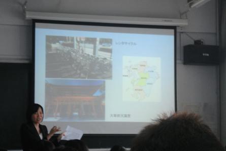 2012年の2012年のパワーポイントを駆使した「日本事情」の授業風景