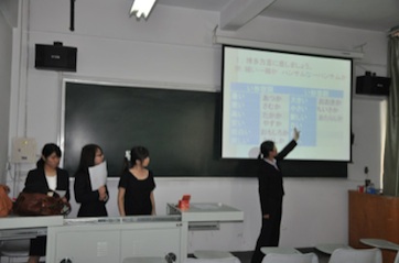 Bグループは、「九州方言」の模擬授業