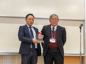 【薬学研究科】藤井佑樹講師が「日本薬学会九州支部学術奨励賞」を受賞しました。