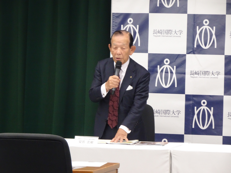 記者発表会様子（理事長）